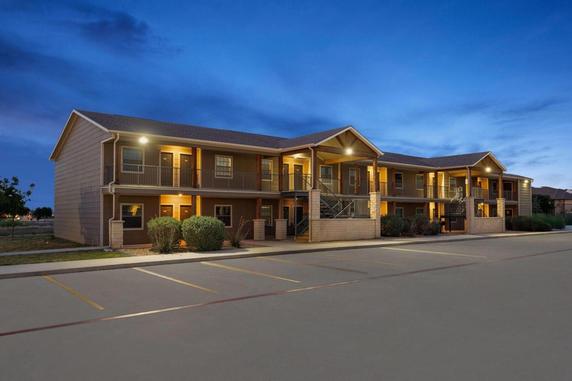 Eagle'S Den Suites Andrews A Travelodge By Wyndham Екстер'єр фото