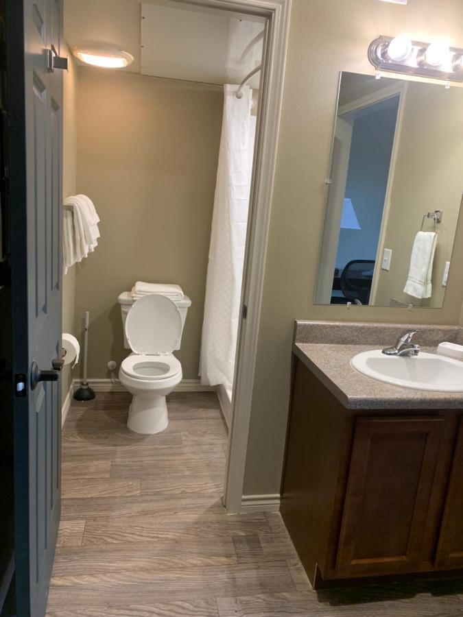 Eagle'S Den Suites Andrews A Travelodge By Wyndham Екстер'єр фото